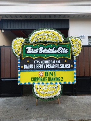 Papan Bunga Duka di Besi
